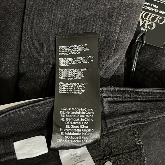 NWT Liverpool The Gia Glider Pull On High Waist Raw Hem Short Washed Black - Picture 7 of 10